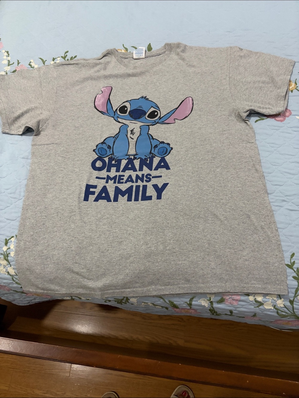 Stitch Ohana Means Family Custom Made Gray Short Sleeve Tee PreOwned Size Large